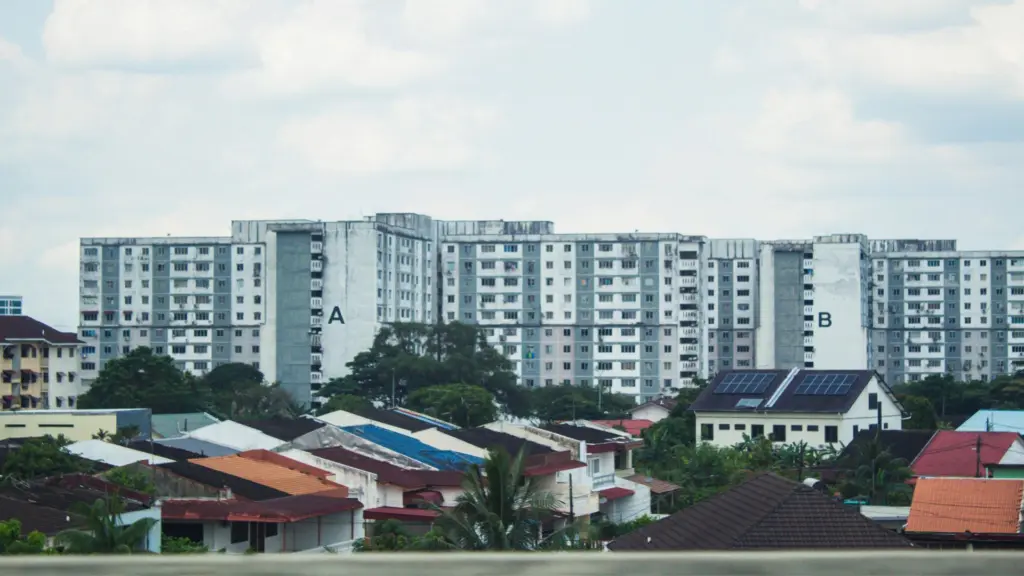 Condo vs Terrace House Investment Malaysia 2026: Which Wins? 1 Comparison Condo vs terrace house investment Malaysia